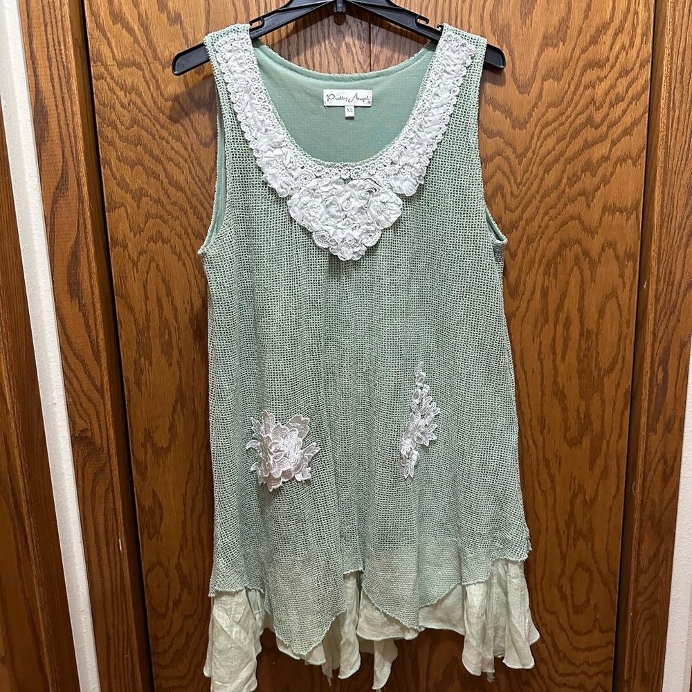 PRETTY ANGEL LONG SLEEVELESS TOP. XL BEAUTIFUL PIECE